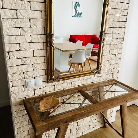 Apartament Nou Si Primitor Cu Parcare Gratuita Daire Kaloşvar