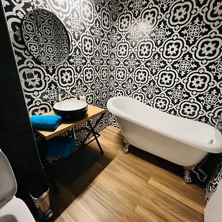 Apartament Nou Si Primitor Cu Parcare Gratuita Daire *