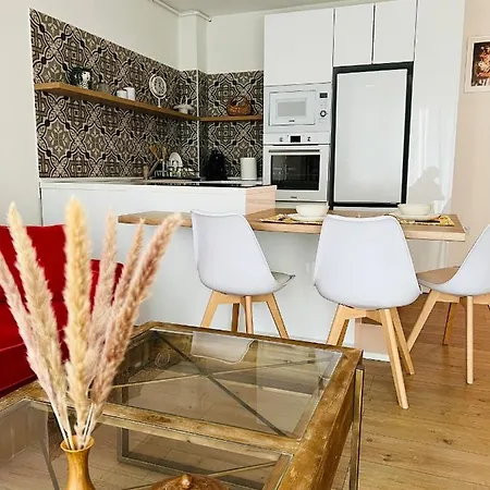 Apartament Nou Si Primitor Cu Parcare Gratuita Daire